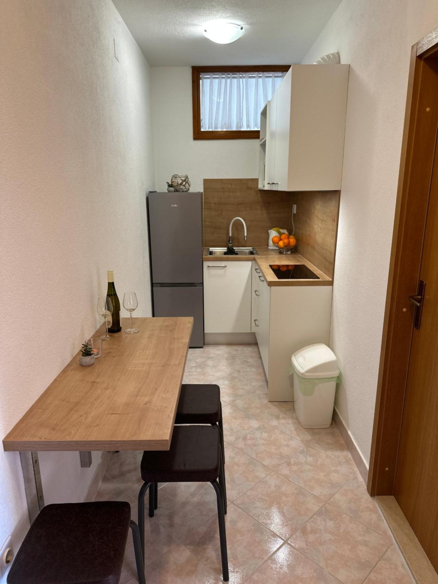 Apartmani Jurica i Ankica Brela Exterior foto